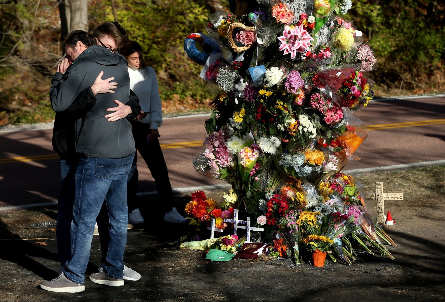Hundreds visit the memorial site of car crash where 3 teens died